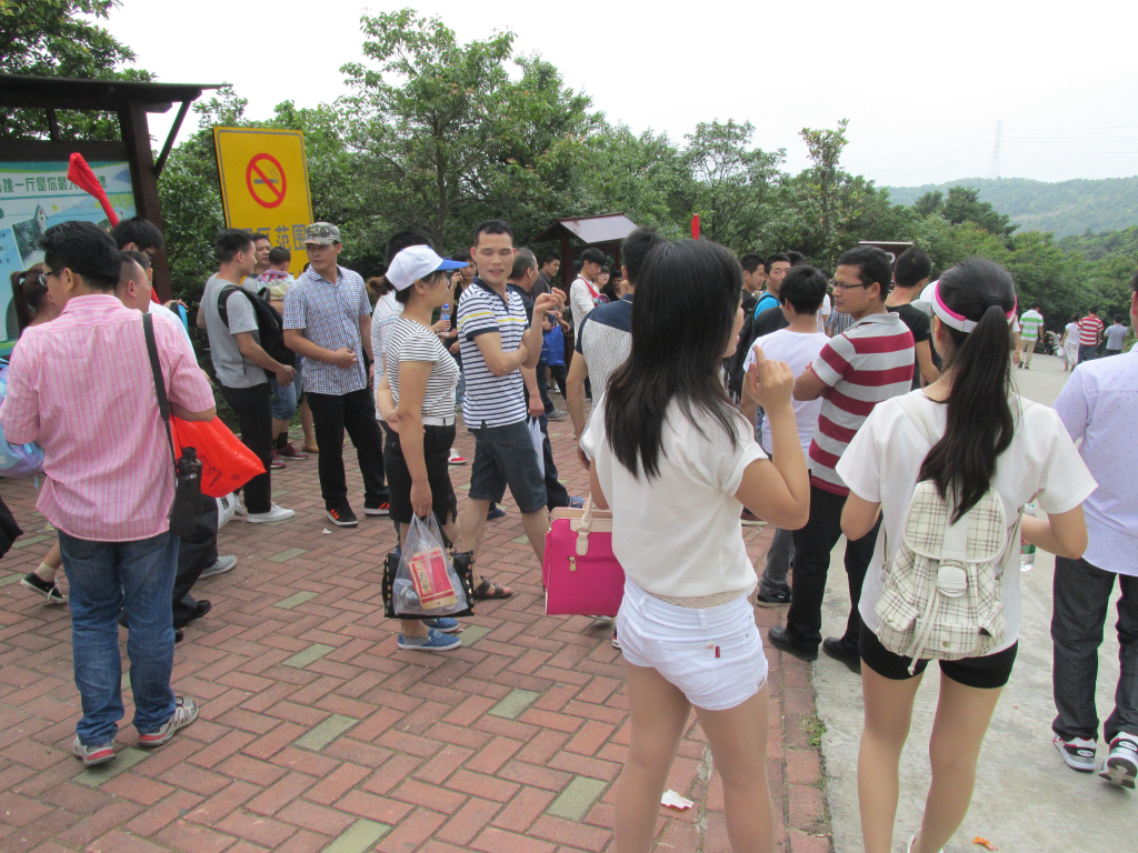月博2015年“五一”节组织爬山活动。(图8)